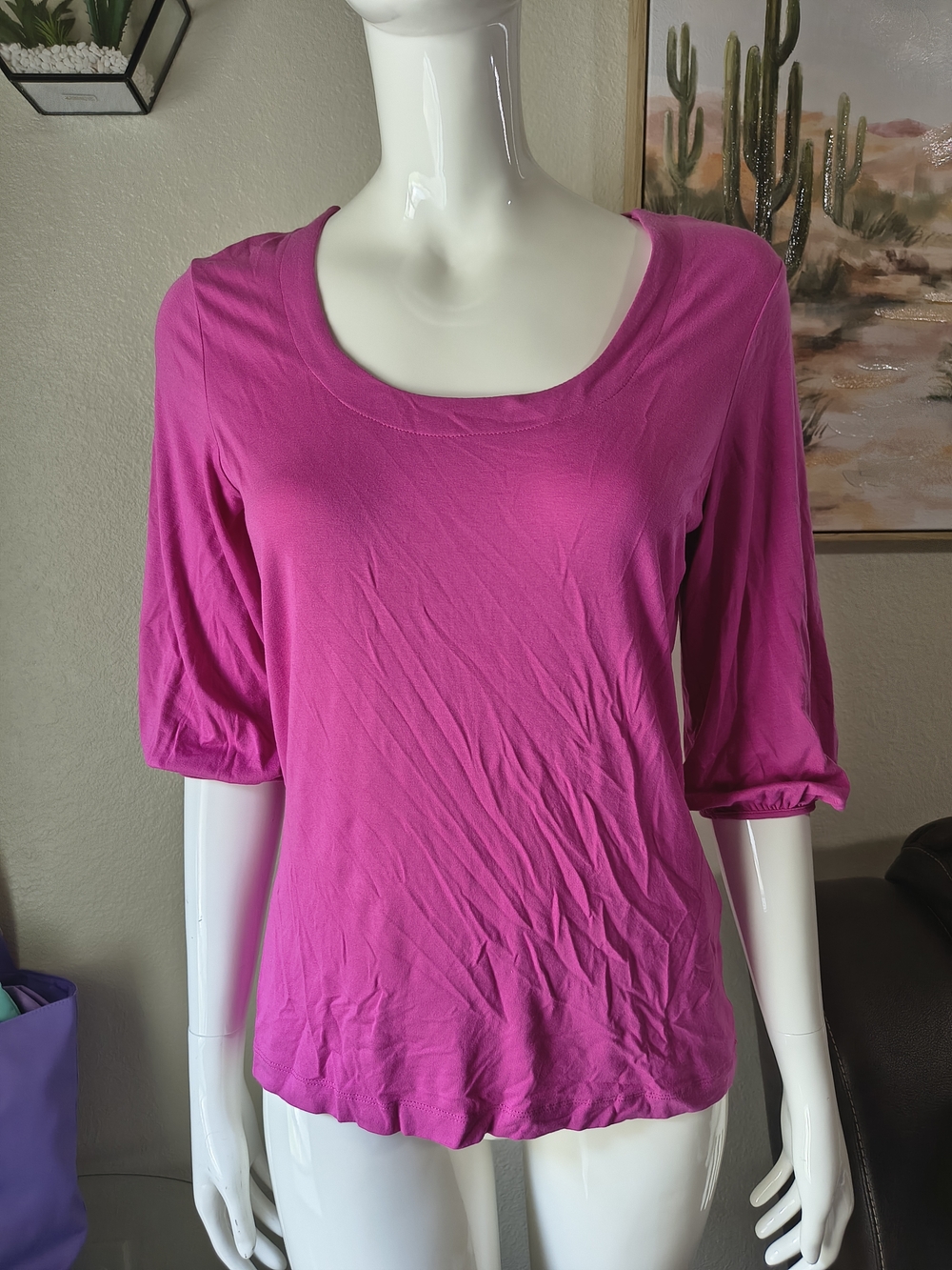 Women's Scoop Neck Short Sleeve Top in Fuchsia